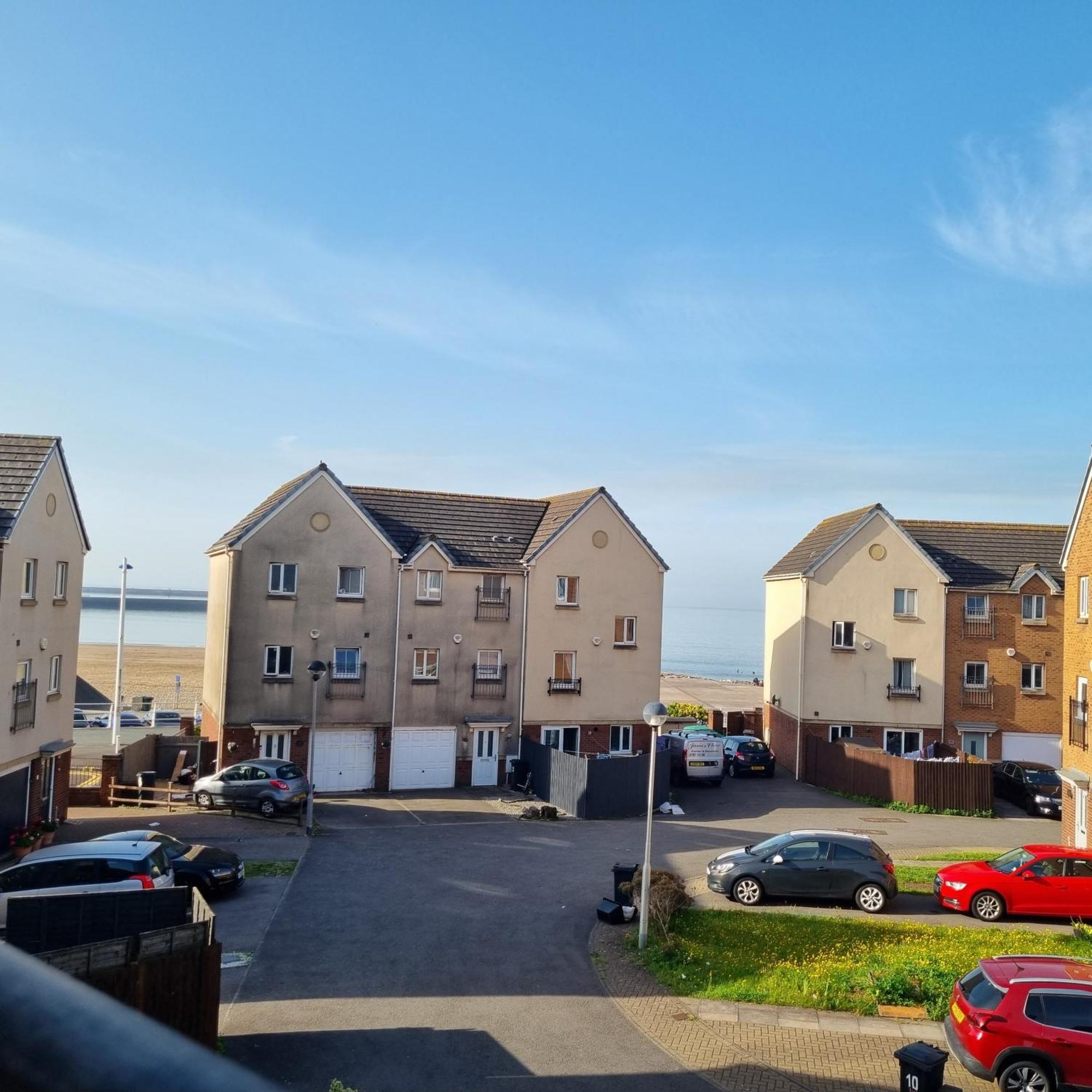 Sea Escape The Tardiis Beachfront Location Aberavon Beach Sea Views Driveway Parking Port Talbot Kültér fotó